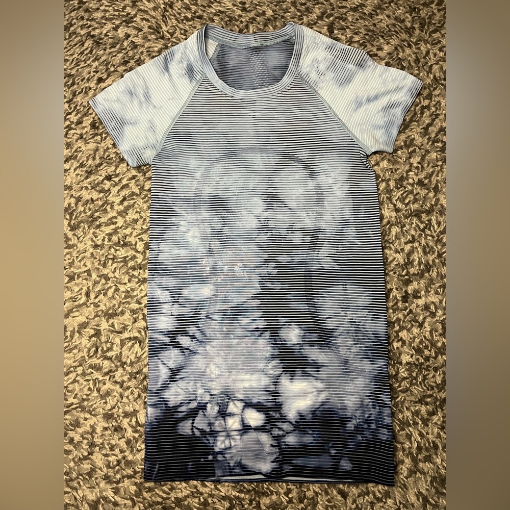 Lululemon Swiftly Tech Short Sleeve Shirt 2.0 Shibori Stripe True Navy Size 2